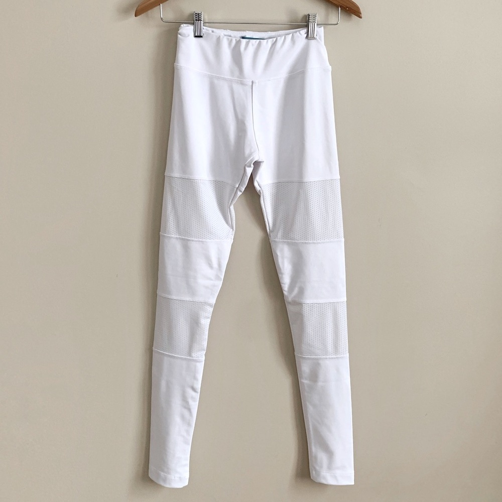 Daughters of Culture Sunrise Flow Workout Legging in Pure White, Size XS/S